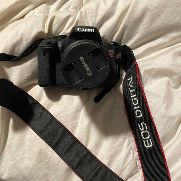 Canon EOS Rebel T3i - Picture 1 of 6